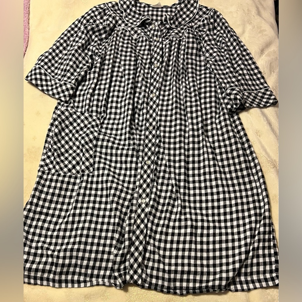 Vintage Carole 5XL Women’s Black and White Checkered Robe with 1 Pocket